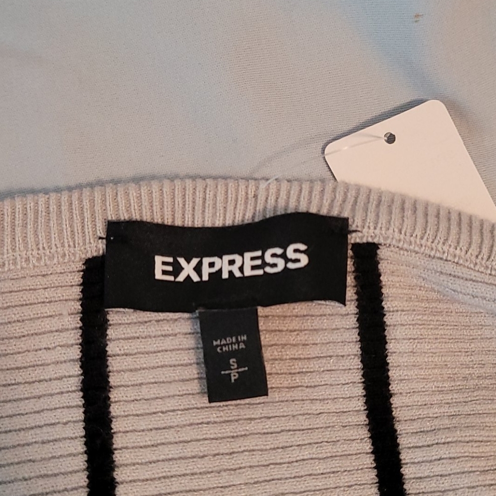 Express Sweater - Picture 4 of 6